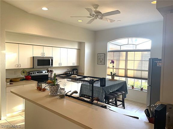 4th image of 4033 NE 9th Pl