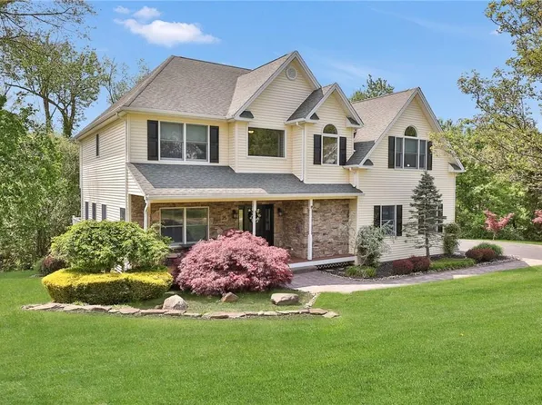 25 Carley Court, West Nyack, NY 10994