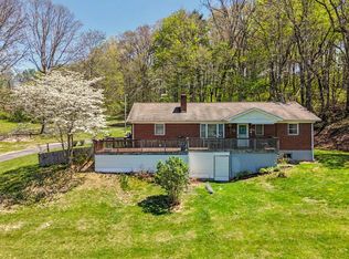 104 Frost Ln, Max Meadows, VA 24360