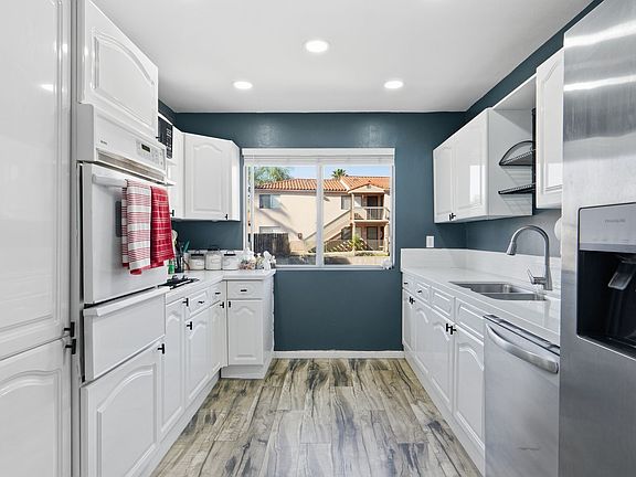 4th image of 9717 Winter Gardens Blvd
