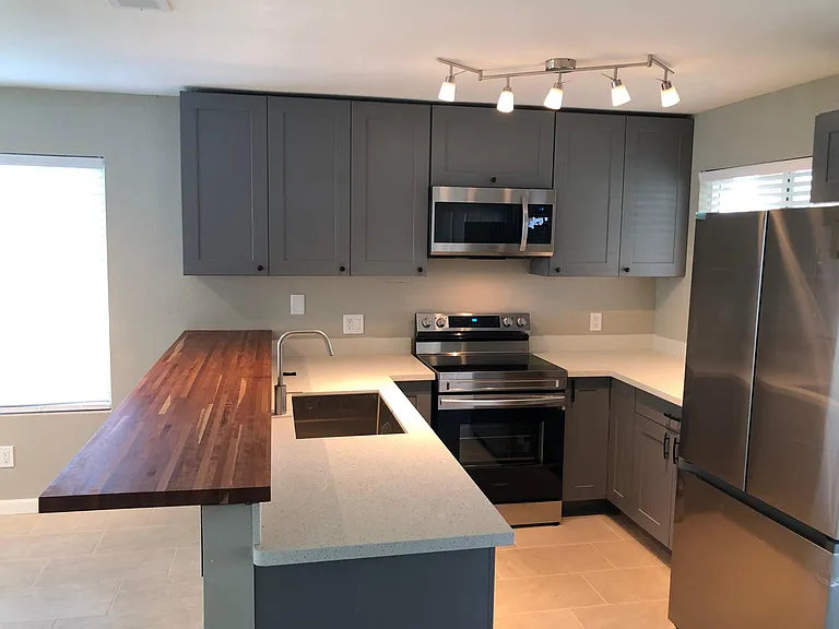 201 S Rush Cir E — Photo 3