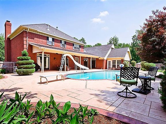 2nd image of 900 Red Fox Cir