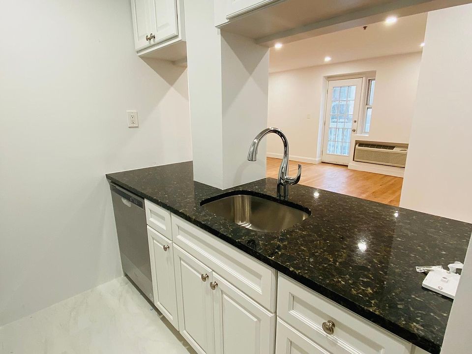 1st image of 18 Franklin Blvd