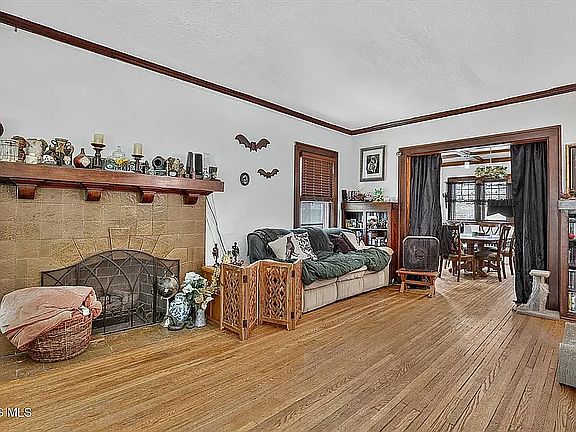 2nd image of 2341 Parkwood Ave #2341