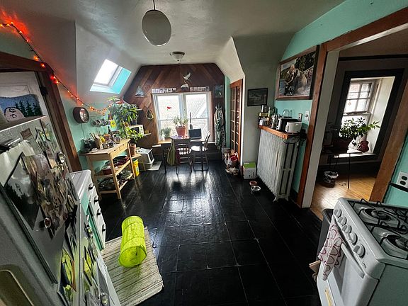 2nd image of 1819 N Oakland Ave Unit 3