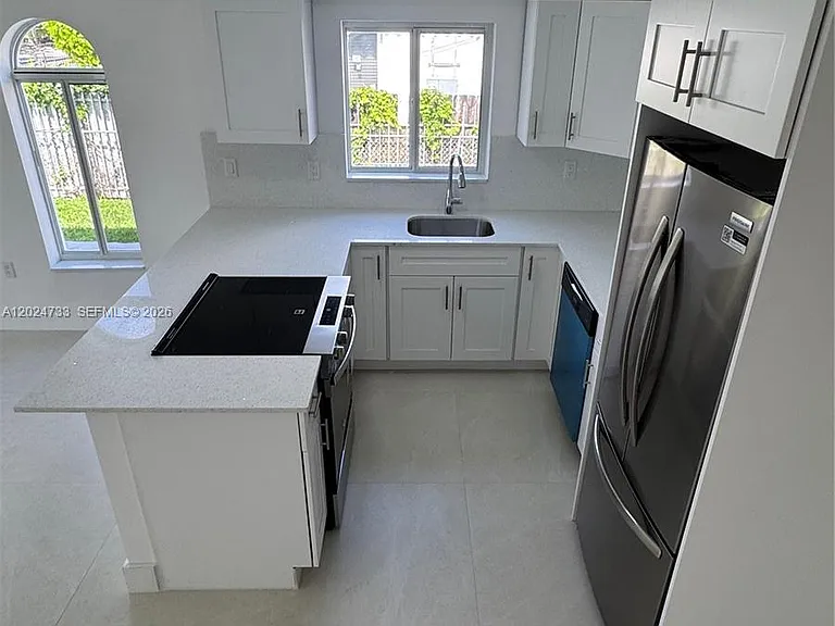 3305 SW 28th St #3305 — Photo 5
