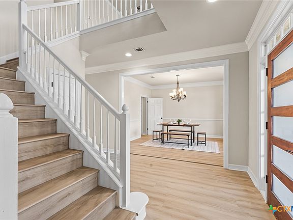 5th image of 5901 Round Table Cv