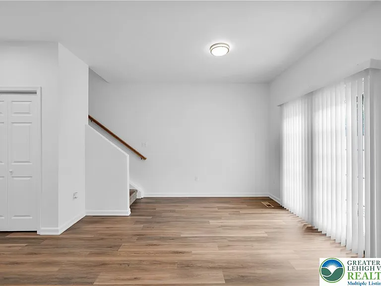825 16th Ave — Photo 14