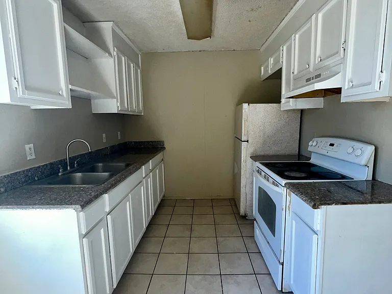 1271 W Azalea Park Dr #D — Photo 2