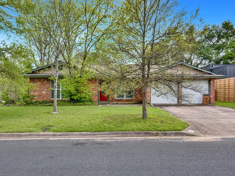 2303 Southern Oaks Dr — Photo 27
