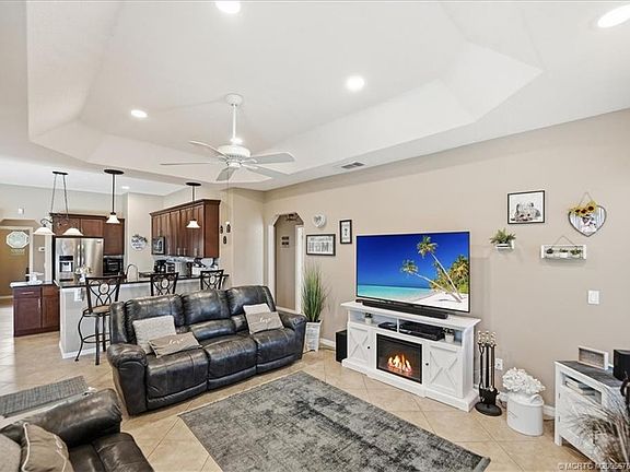 3rd image of 3415 SE Hart Cir