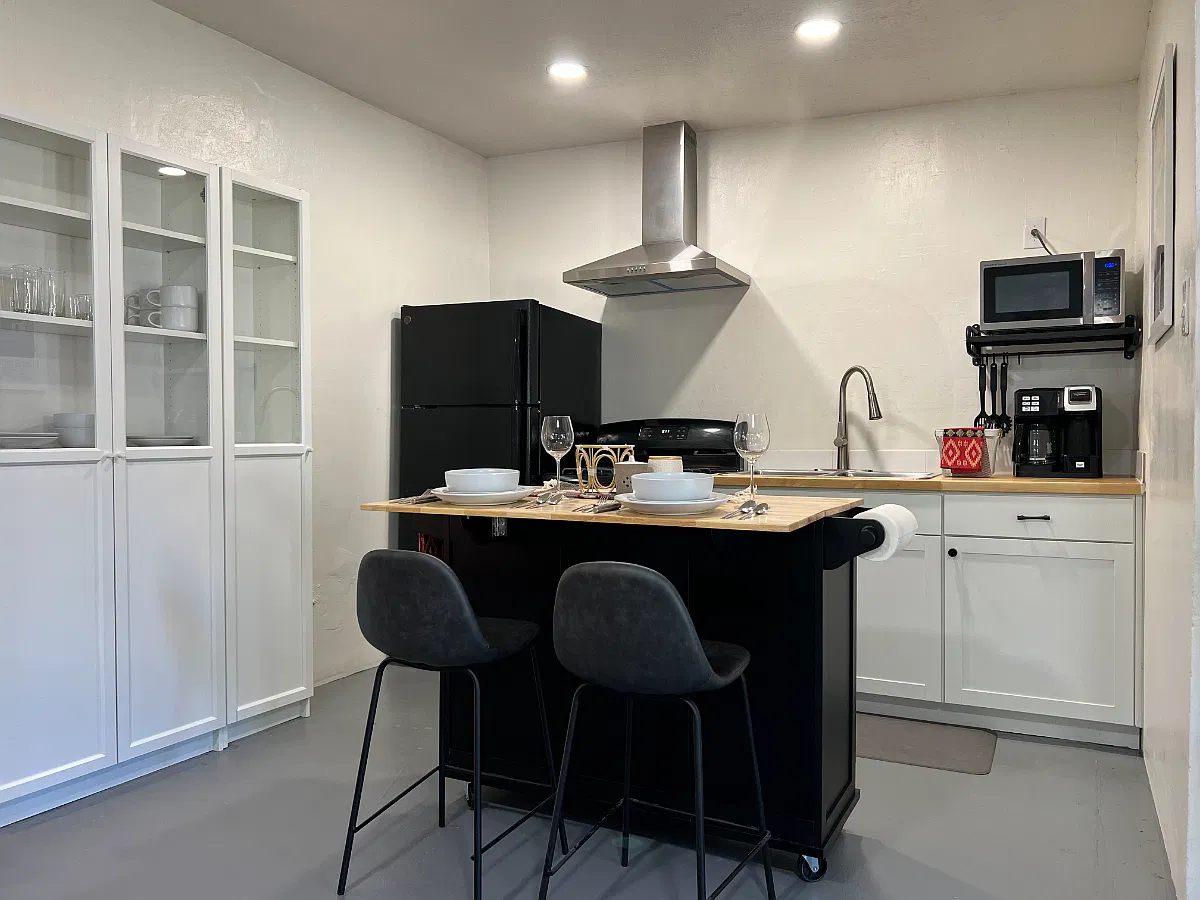 219 Stover Ave SW - Studio — Photo 4