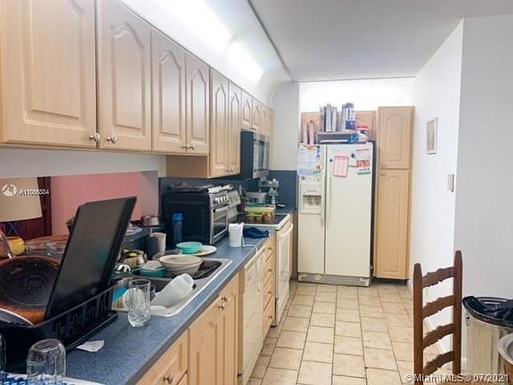 4th image of 8305 NW 37th Pl #8305