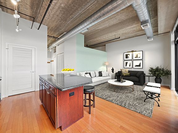 4th image of 833 W 15th Pl Unit 611