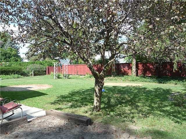 2nd image of 1941 Colony Dr