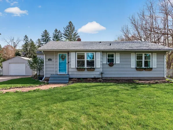 304 Lion Ln, Shoreview, MN 55126