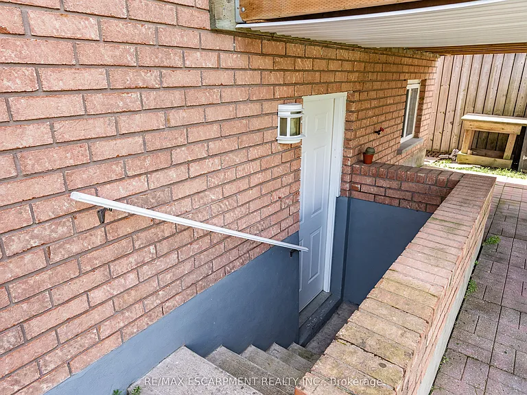 7669 Alpine Dr #LOWER — Photo 3