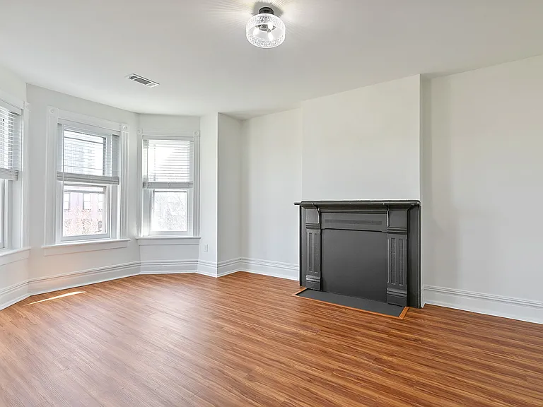 1619 W Grace St — Photo 41