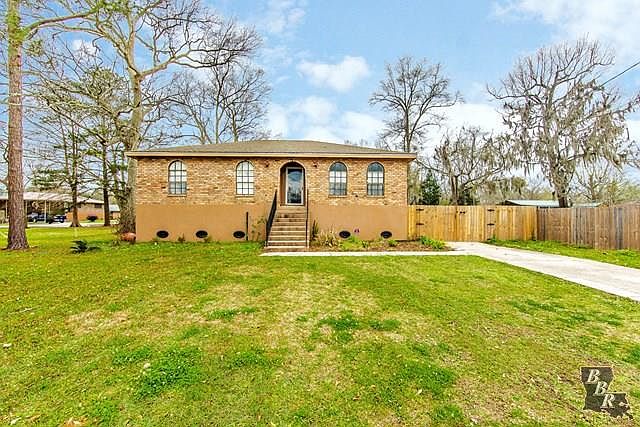 1st image of 518 Oakwood Dr
