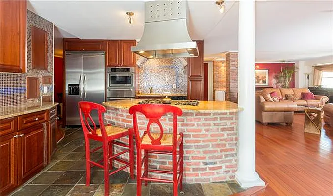 Rented by Akam Sales and Brokerage | media 11