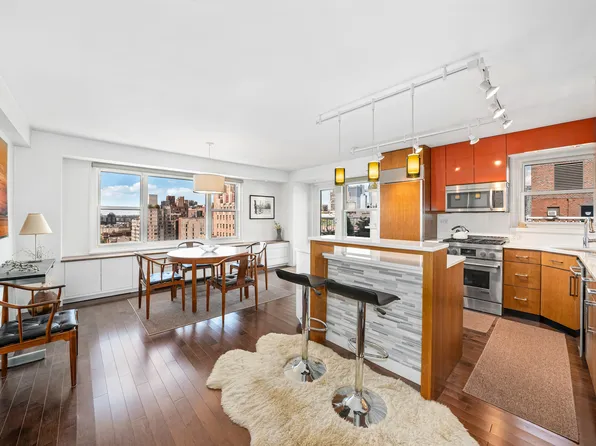 101 West 12th Street image 1 of 4