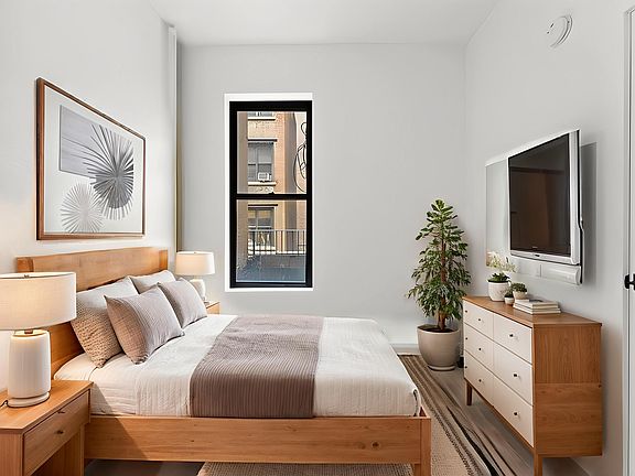 5th image of 998 Amsterdam Ave APT 1B
