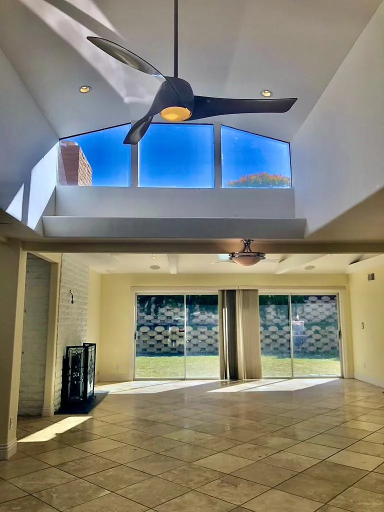 4 bed, 2.5 bath, 2550 sqft, $7,000 — Photo 2