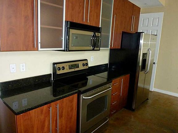 3rd image of 814 NE 28th St