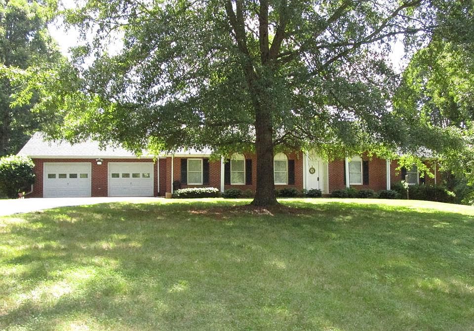 1st image of 225 Ravenswood Ln
