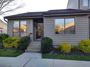 12 Stanford Ct #A, Wantagh, NY 11793