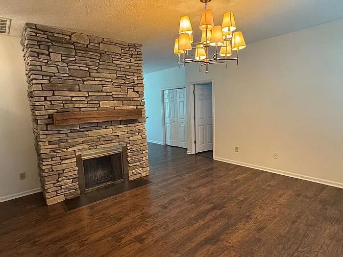 12326 Agate Ln — Photo 2