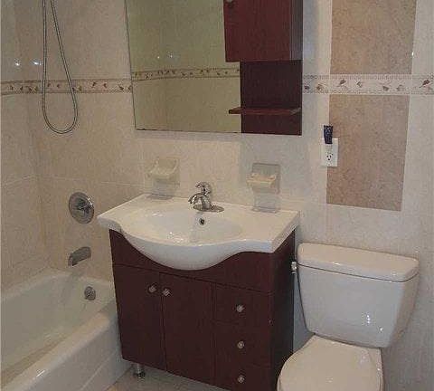 5th image of 3720 Prince St #12H