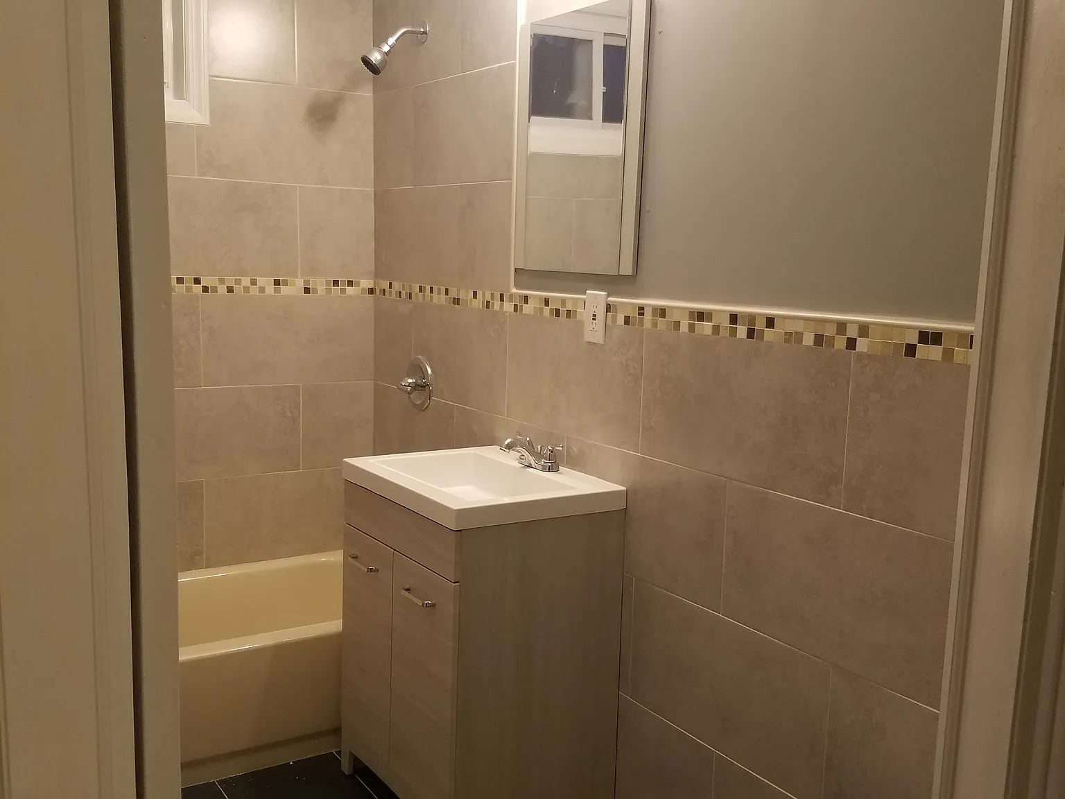 1 bed, 1.5 bath, 550 sqft, $1,250 — Photo 3