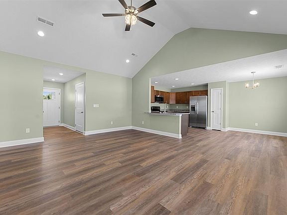 5th image of 847 Alberta Dr