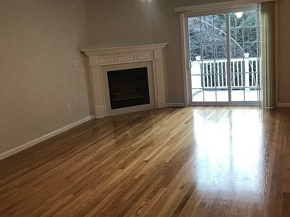 5th image of 147 Pinewood Dr #10A