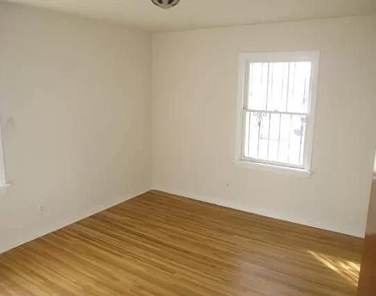 3rd image of 1520 Cornell Dr SE