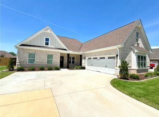 1658 Hidden Lakes Dr, Opelika, AL 36801