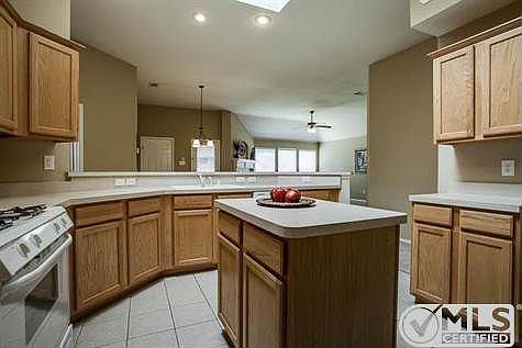 4th image of 3421 Bluegrass Dr
