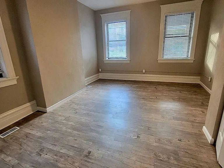 339 S Fairmount St — Photo 9