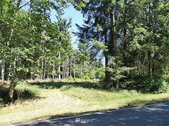 2nd image of 100 Duck Lake Drive NE