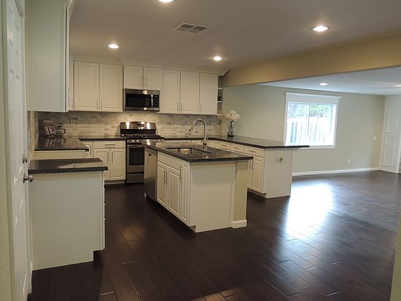 3rd image of 1426 Tiffany Cir