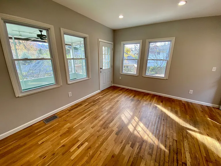 40 Larchmont Rd — Photo 22