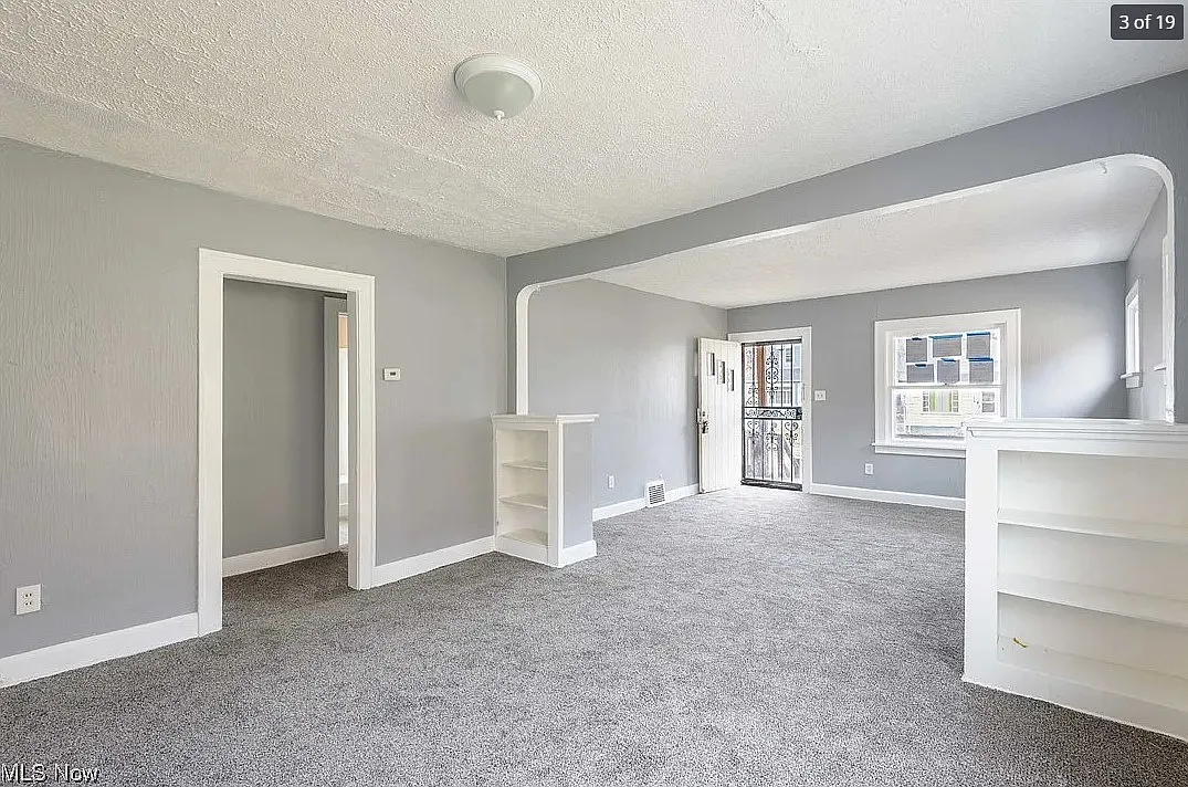 3 bed, 1366 sqft, $1,100 — Photo 2