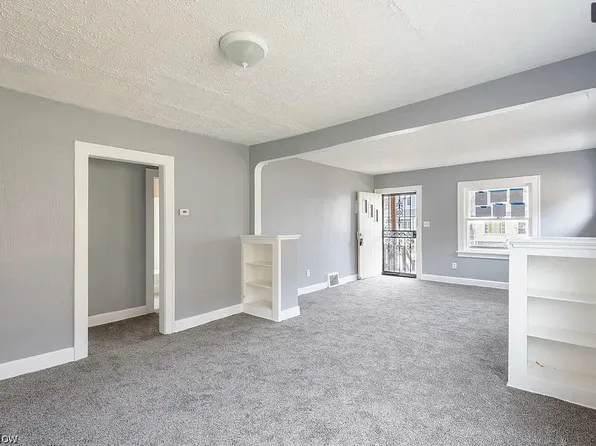 5547 Grasmere Ave, Maple Heights, OH 44137