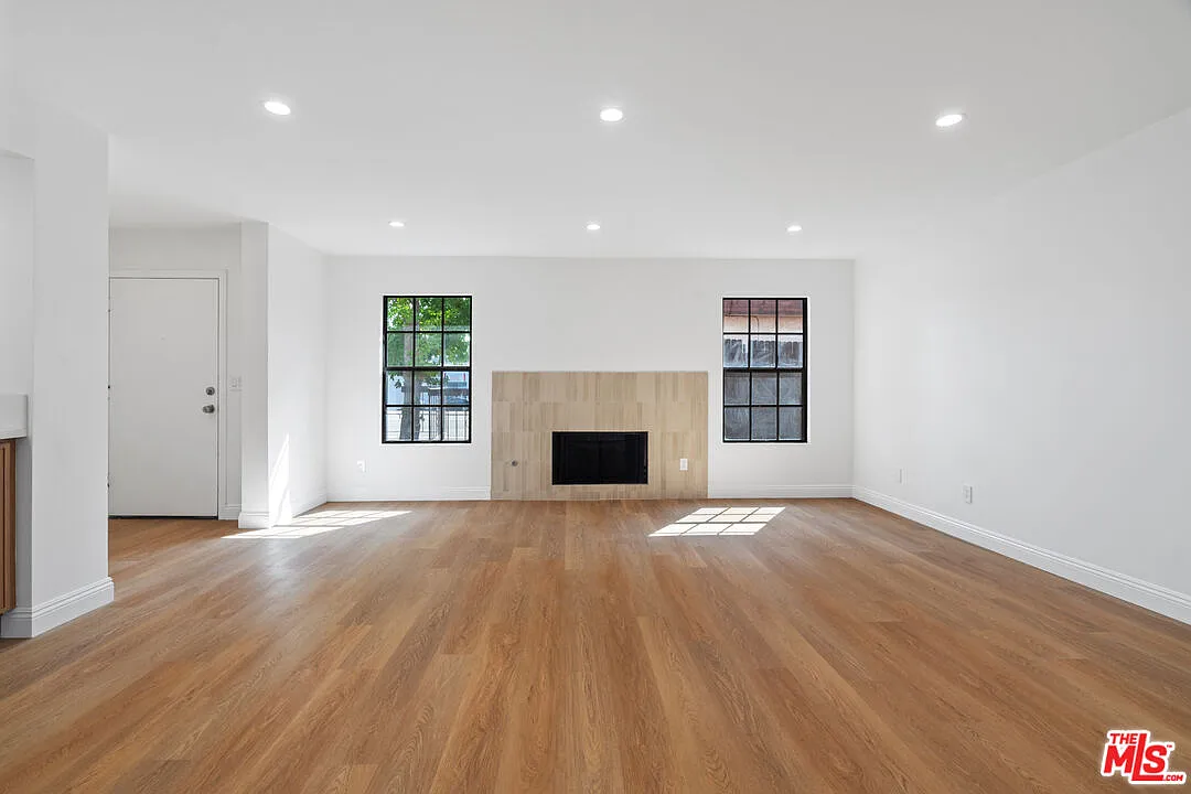 2 bed, 3.0 bath, 1867 sqft, $5,469 — Photo 1