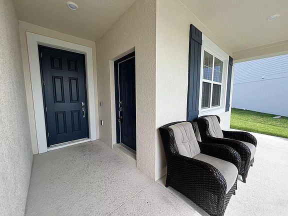 3rd image of 33564 Blossom Ln