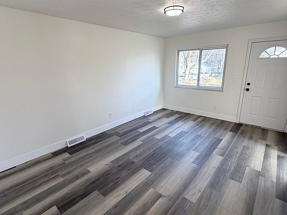 2nd image of 1886 Penthley Ave