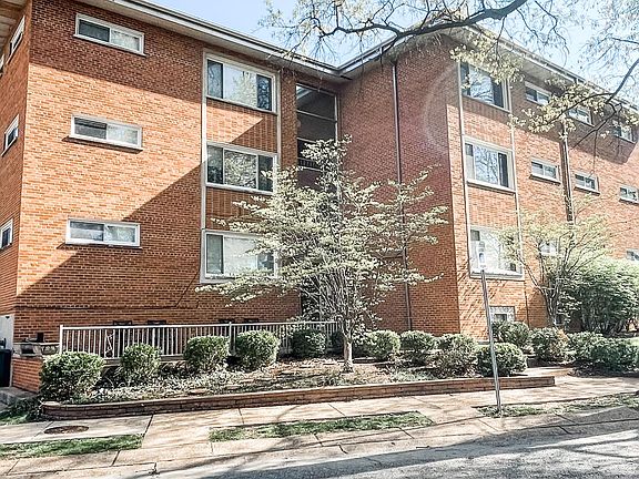4th image of 7055 Hampton Ave #205