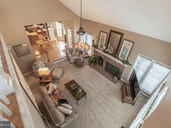 8005 Oak Bridge Ln, Fairfax Station, VA 22039