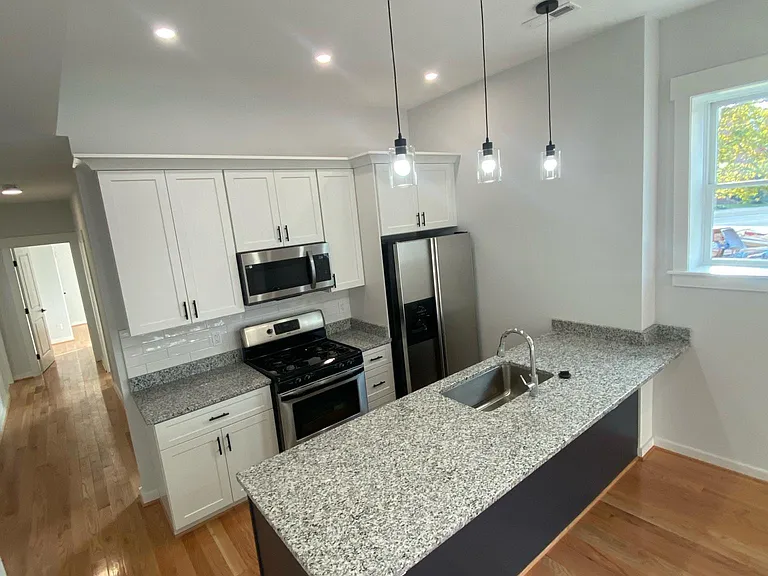 100 W Leigh St — Photo 2